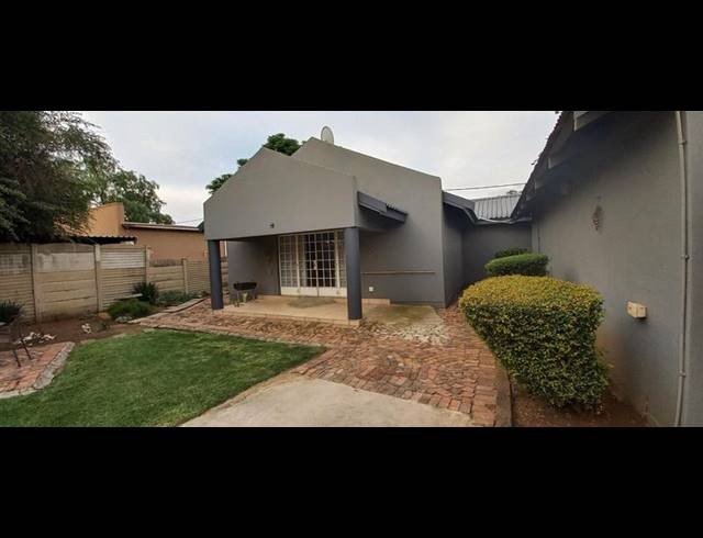 3 BEDROOM HOUSE FOR SALE IN THREE RIVERS